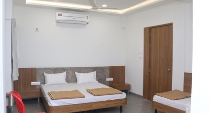 Hotel Laxmi Inn by Ambai Room Type - Premium Triple Bed AC Room