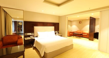 Citadel Sarovar Portico Bengaluru Room Type - Suite - 1 Double Bed