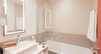 Novotel Annemasse Centre Geneva Port Room Type - Classic Room-1 queen size bed