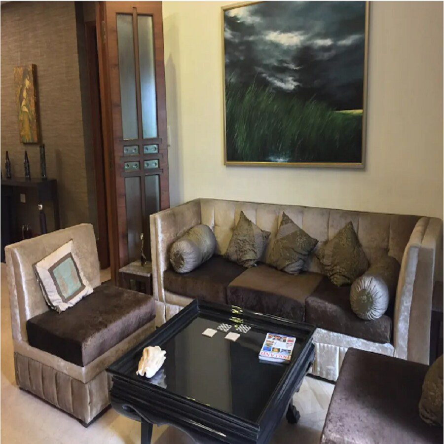 Luxurious room in city centre villa - Tap to explore photos