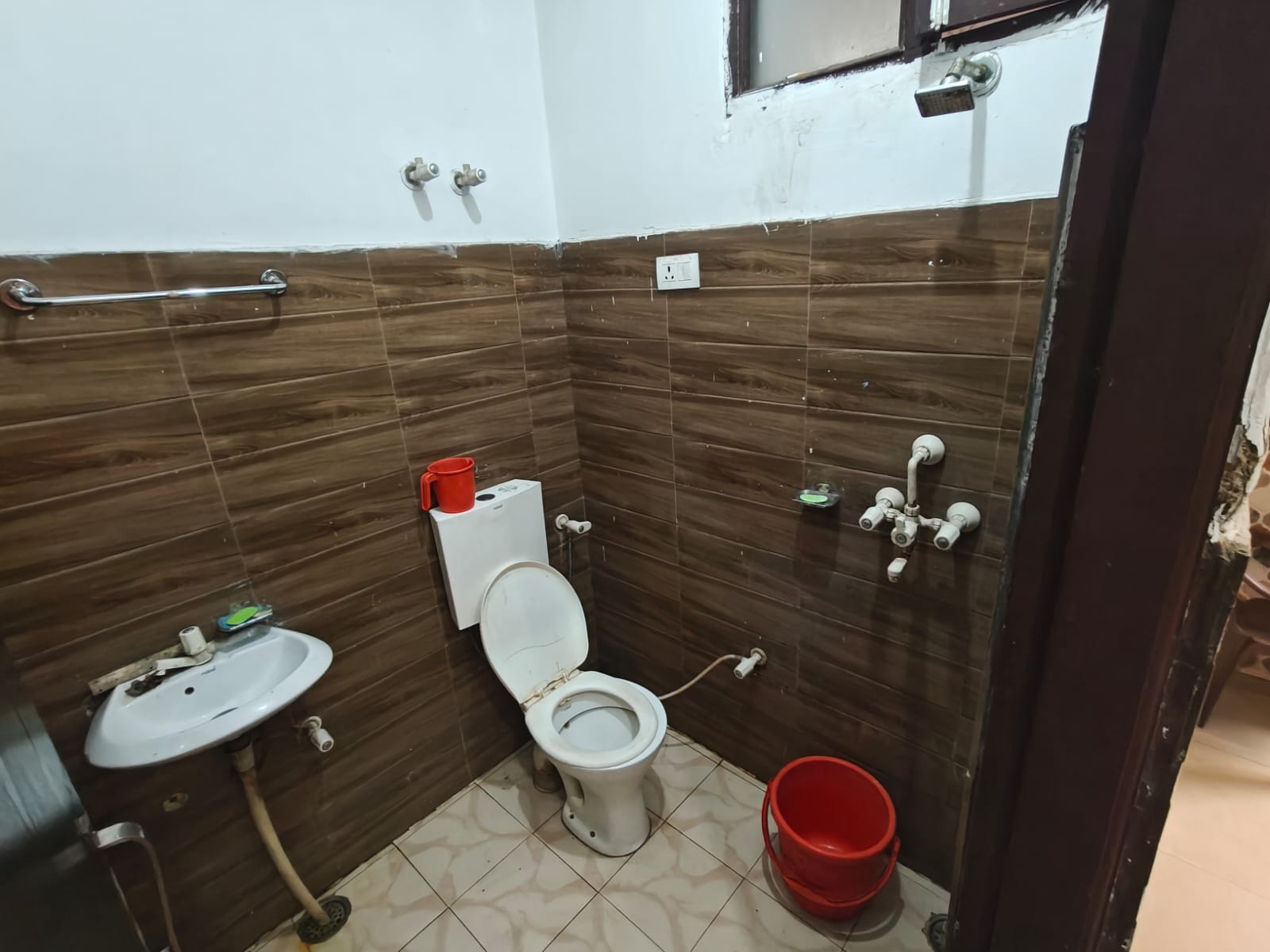 MS NEW SHER E KASHMIR LODGE - Tap to explore photos