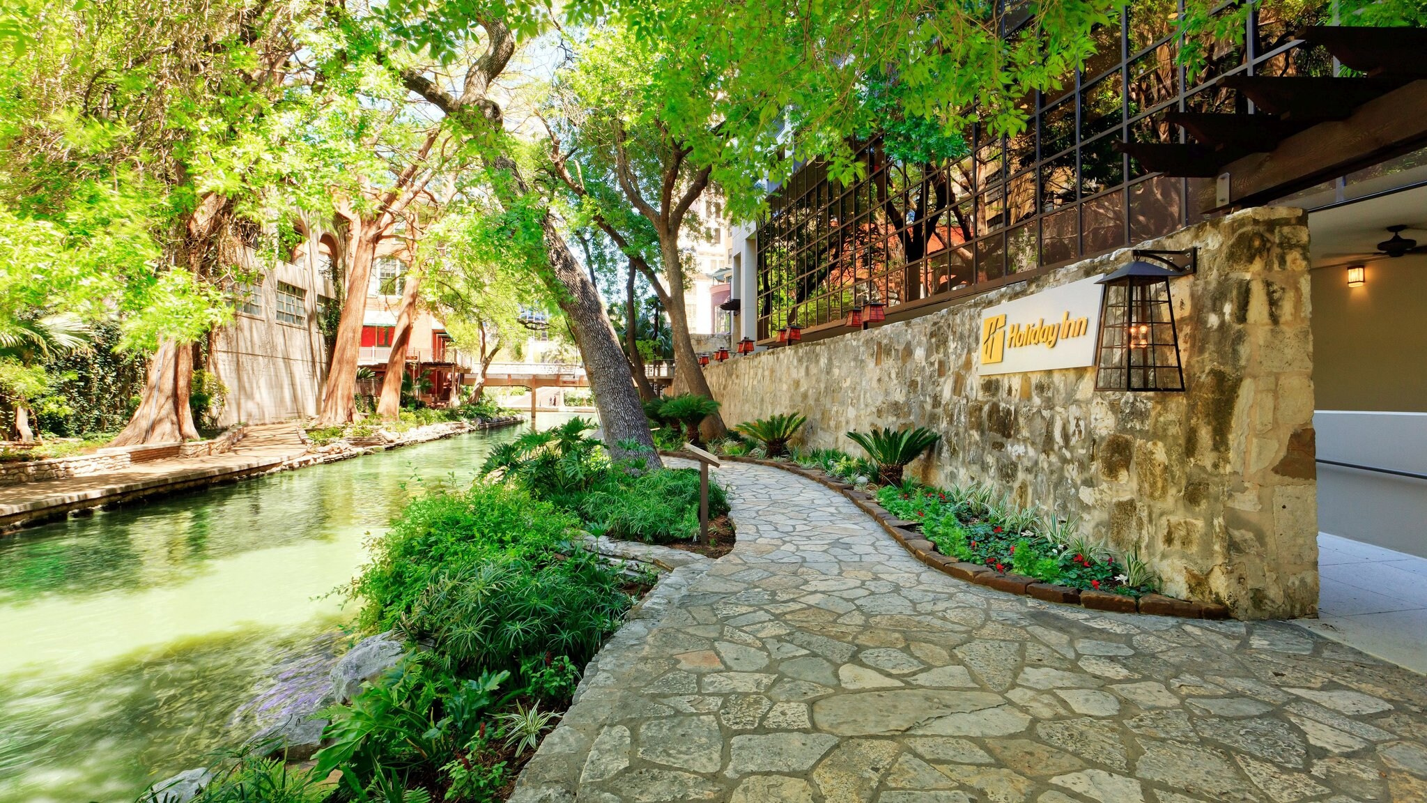 Holiday Inn SAN ANTONIO-RIVERWALK - Tap to explore photos
