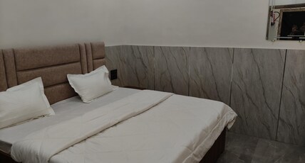 NEW AHUJA GUEST HOUSE Room Type - Ac room