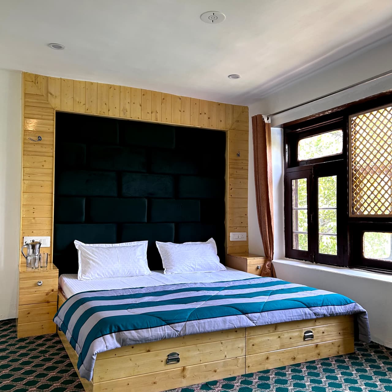 Hill Side Homestay - Tap to explore photos