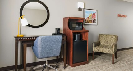 Hampton Inn & Suites by Hilton West Sacramento Room Type - 1KNG MOB HEAR ACC W TUB NS