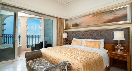 Crowne Plaza RESORT SANYA BAY Room Type - 1 Bedroom Junior Suite Lounge Access