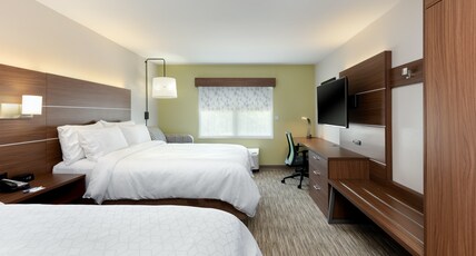 Holiday Inn Express ALPHARETTA - ROSWELL Room Type - 2 Queen Standard Communications Mobility Accessible Tub