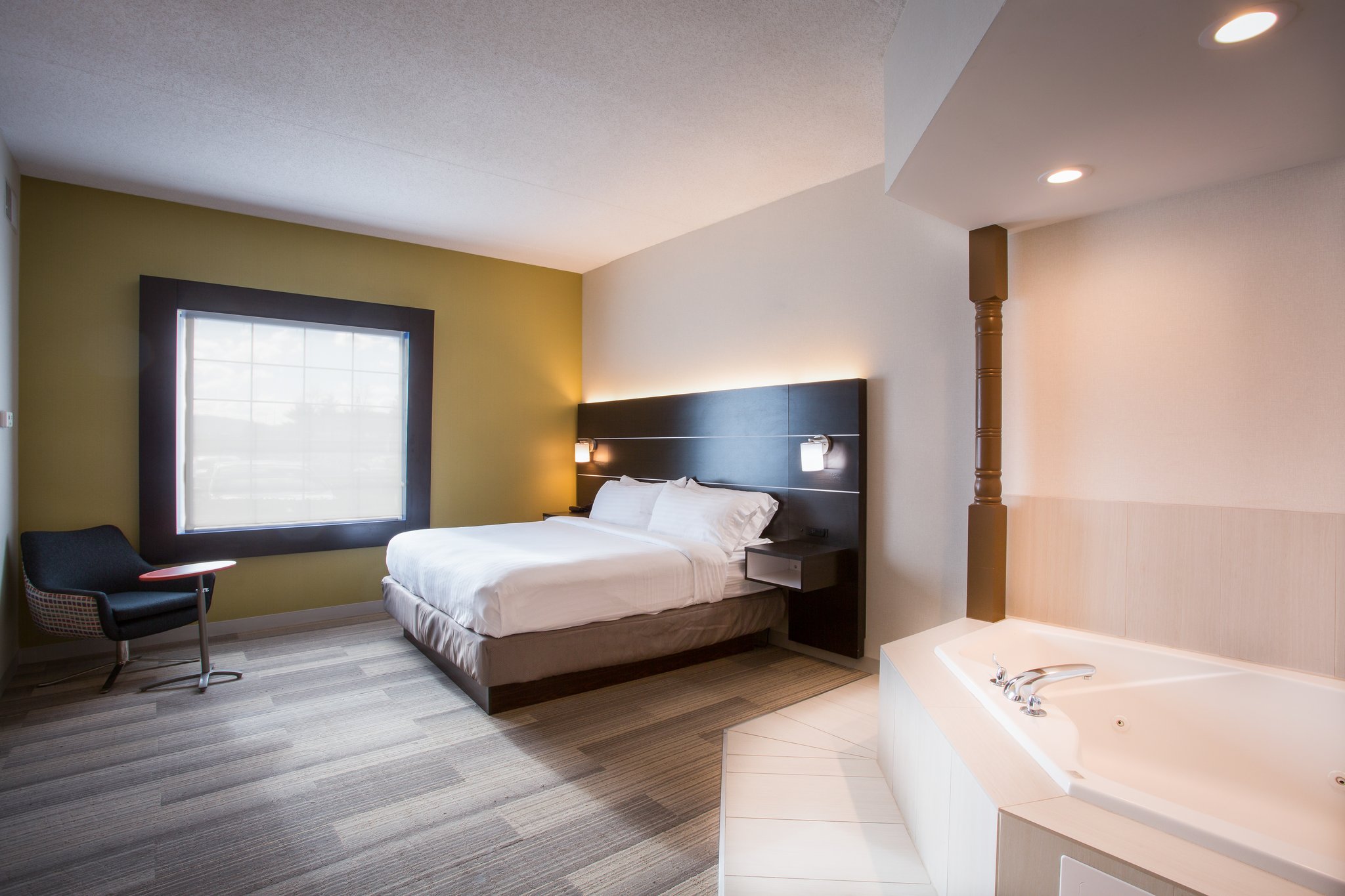 Holiday Inn Express Hotel & Suites Reading - Tap to explore photos