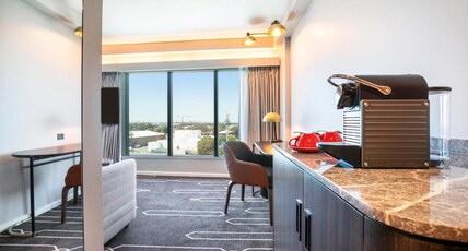 Crowne Plaza SYDNEY AIRPORT Room Type - 1 King Standard High Floor