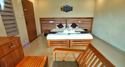 Mizzle Premium Resort in front of Banasura Dam Room Type - Deluxe Suite Room with Balcony and Dam View