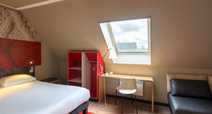 ibis Epernay Centre Ville Room Type - Family Room with double bed and a sofa bed