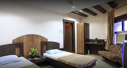 Hotel Meera Room Type - Deluxe Room