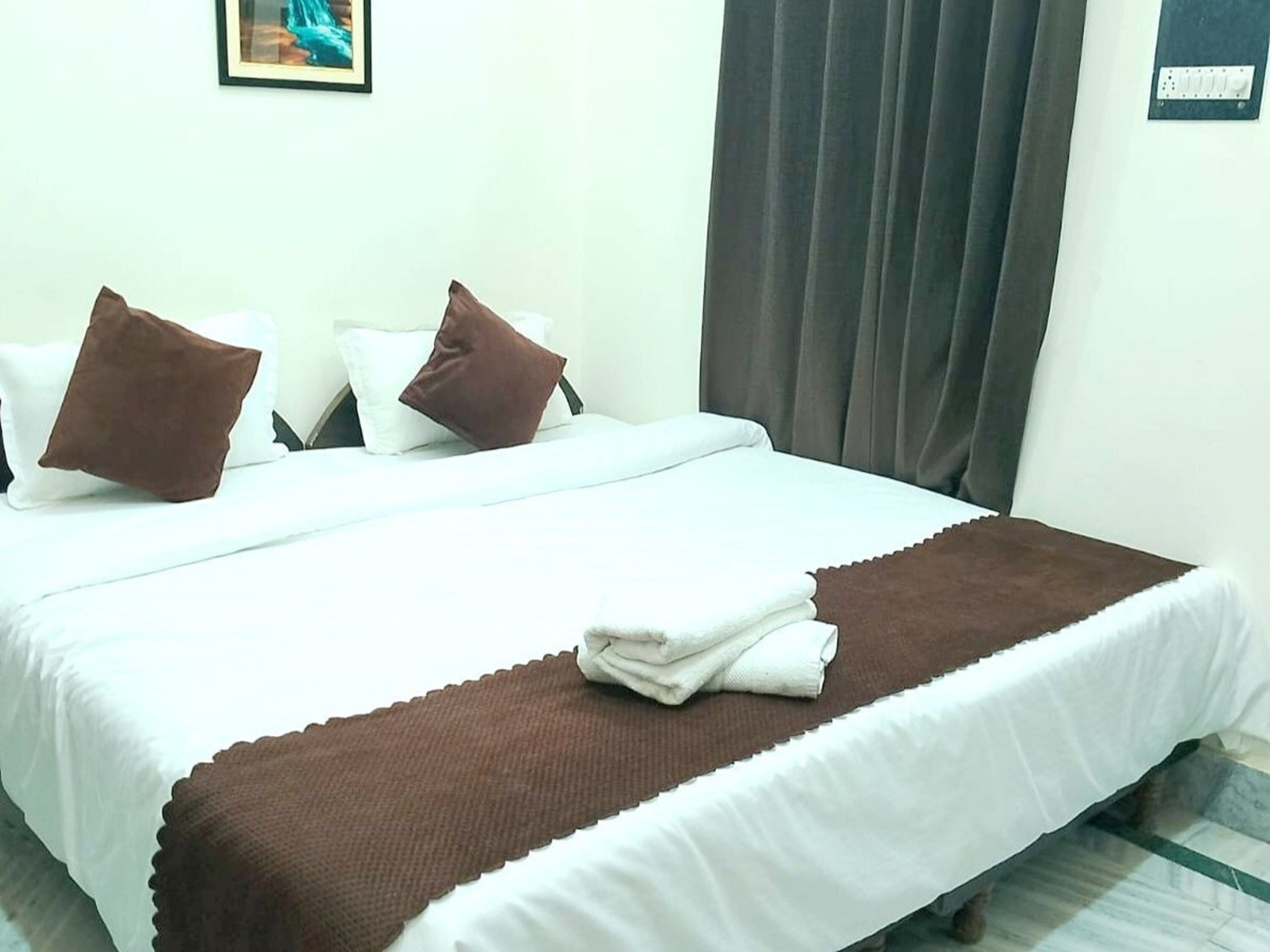 Hotel Indra Bnaras by GRB - Tap to explore photos