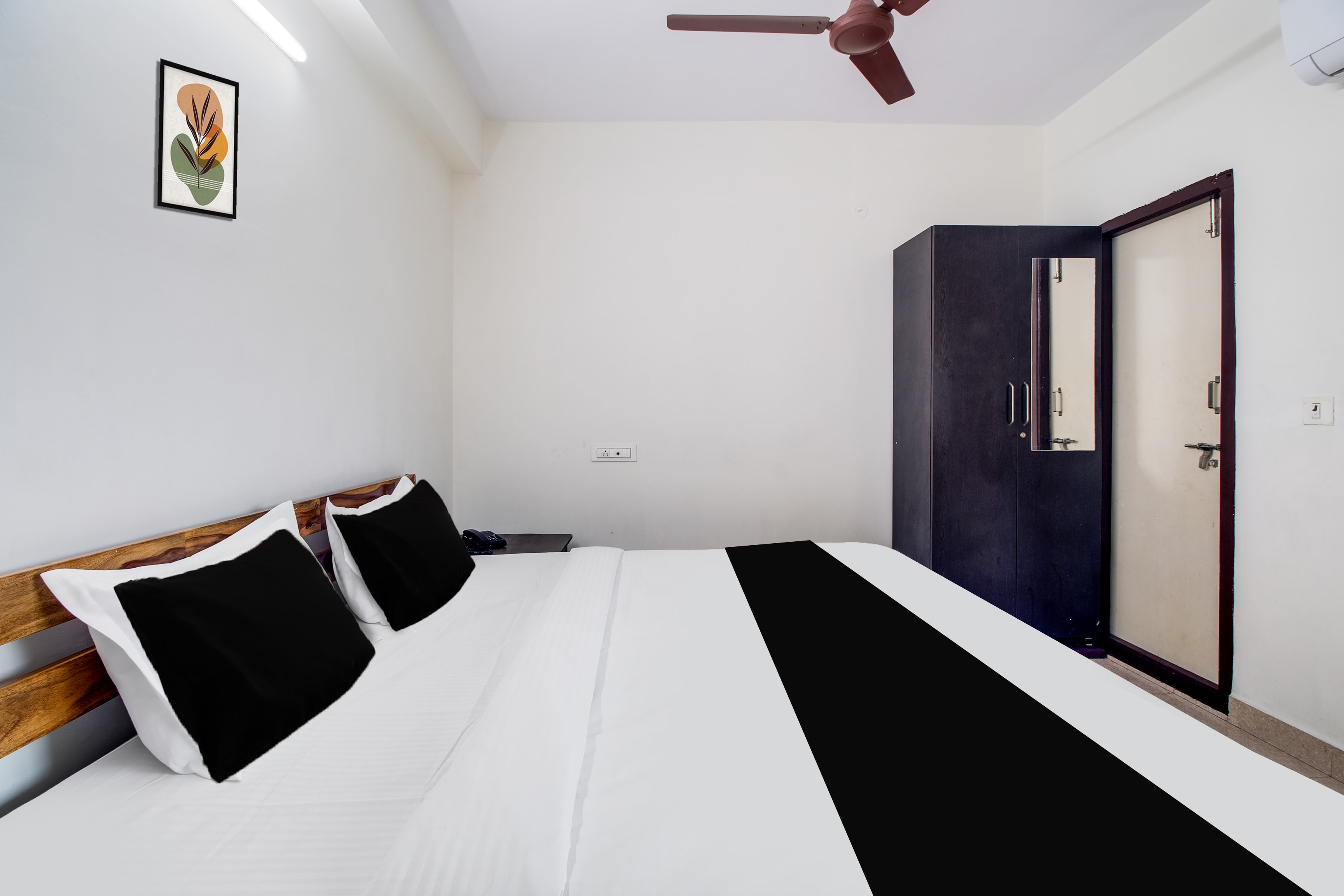 Super Hotel O Vizag IT Hill Rushikonda - Tap to explore photos