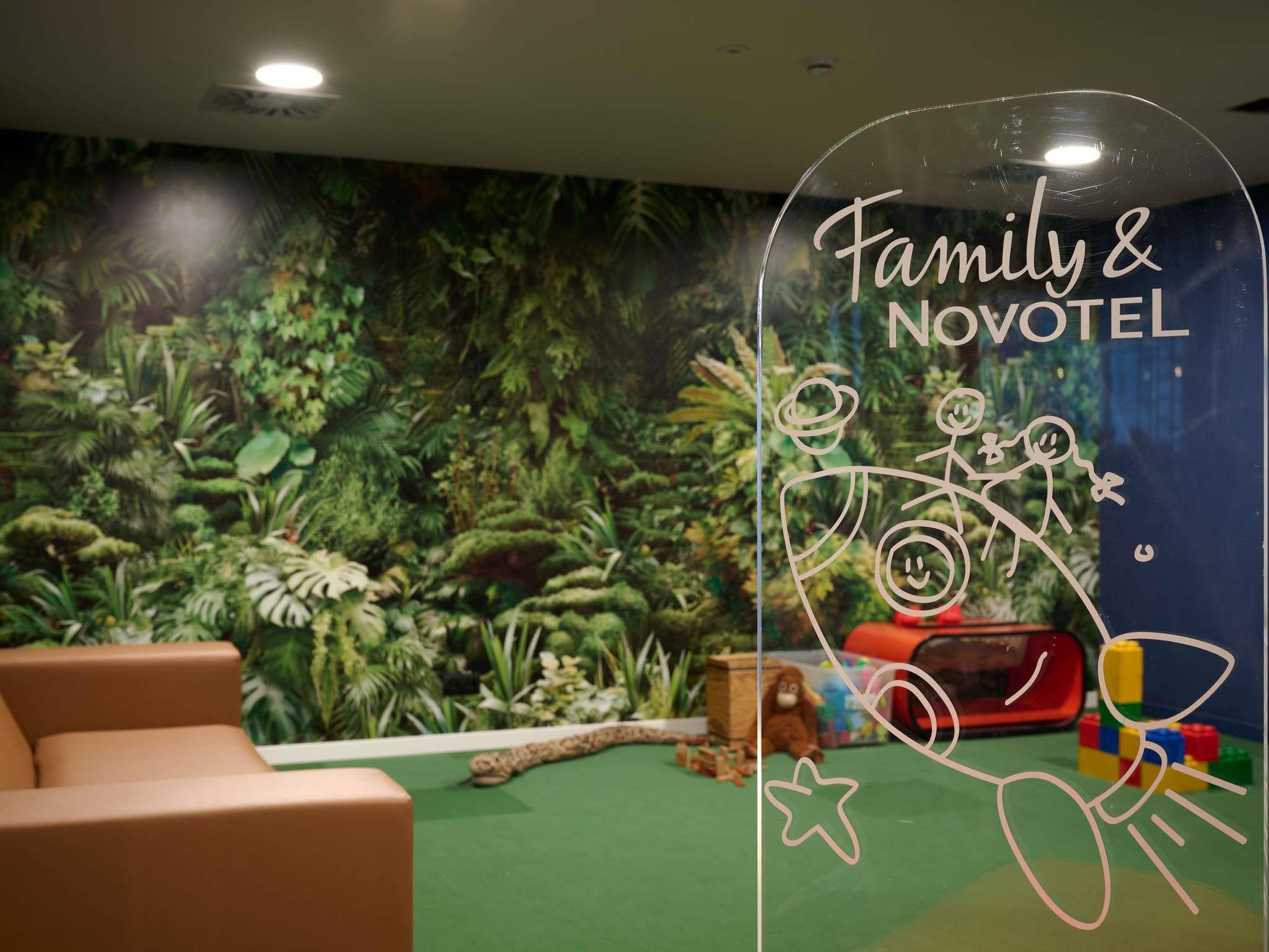 Novotel Ieper Centrum Flanders Fields - Tap to explore photos