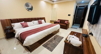 Hotel Raj Kamal Near Gwalior Fort Room Type - Deluxe Room Hotel Raj Kamal Near Gwalior Fort Room Type - Deluxe Room