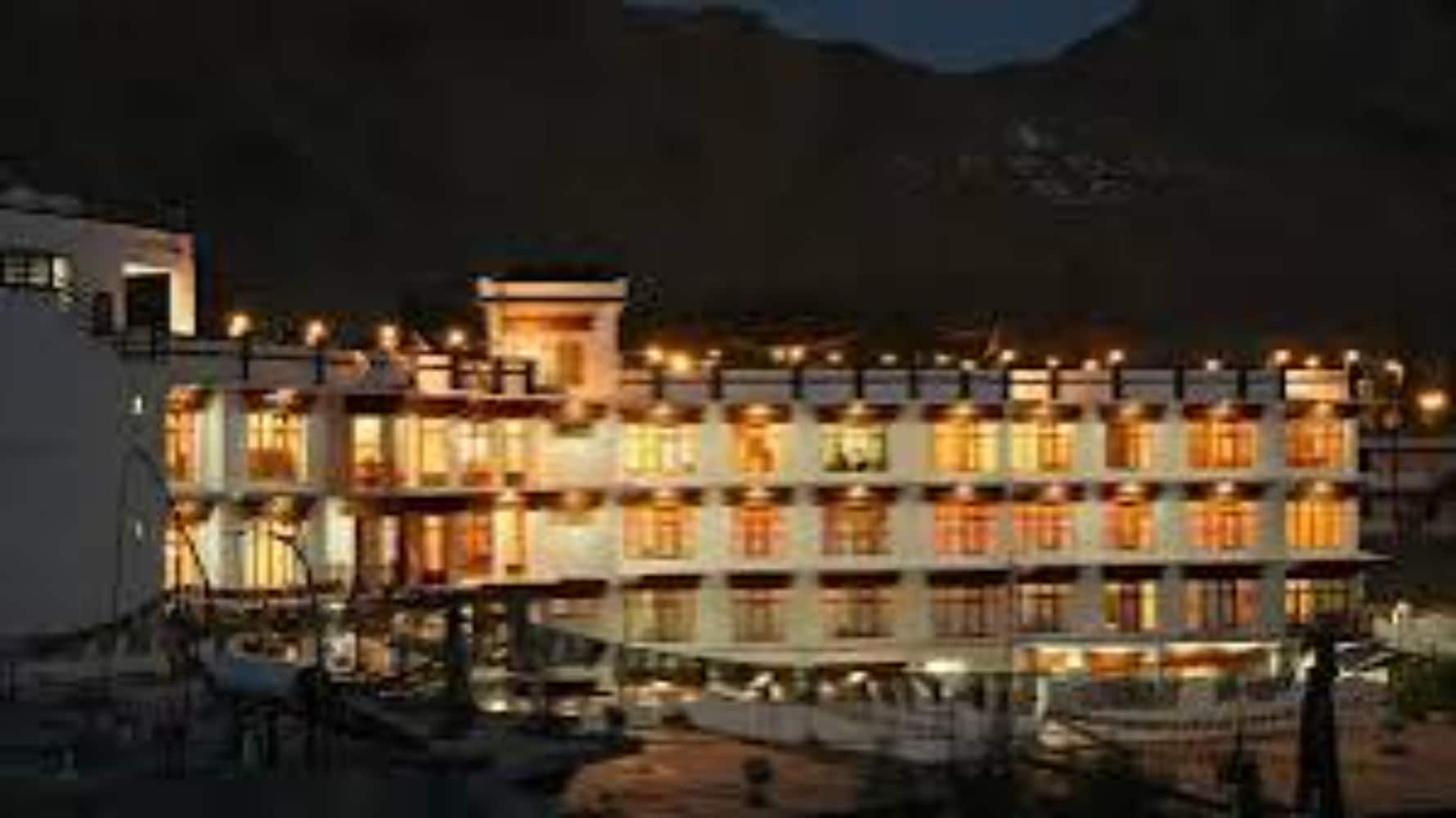 Hotel Patnitop - Tap to explore photos