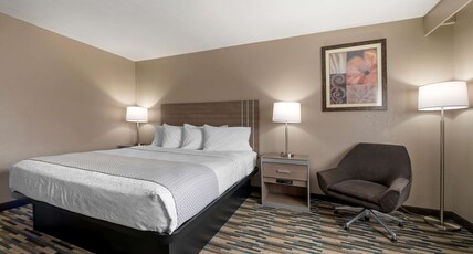Best Western Edinburgh/Columbus Room Type - 1 King Bed, Non-Smoking, First Floor, Desk, Microwave And Refrigerator, Wi-Fi, Full Breakfast Best Western Edinburgh/Columbus Room Type - 1 King Bed, Non-Smoking, First Floor, Desk, Microwave And Refrigerator, Wi-Fi, Full Breakfast
