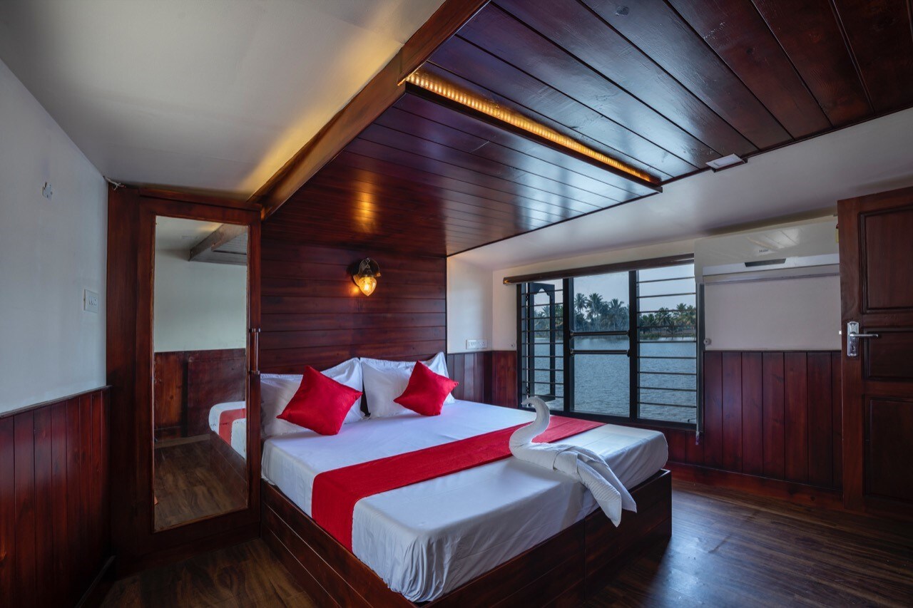 Alleppey Cruises - Tap to explore photos
