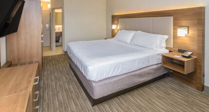 Holiday Inn Express SOUTHINGTON Room Type - 1 King  Communications Mobility Accessible