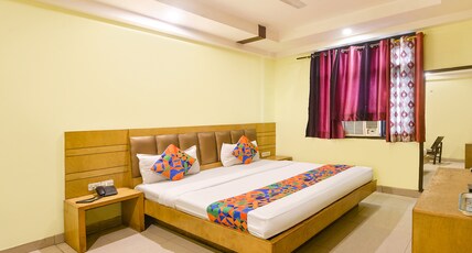FabHotel Golden Gate Deluxe Room Type - Deluxe Room