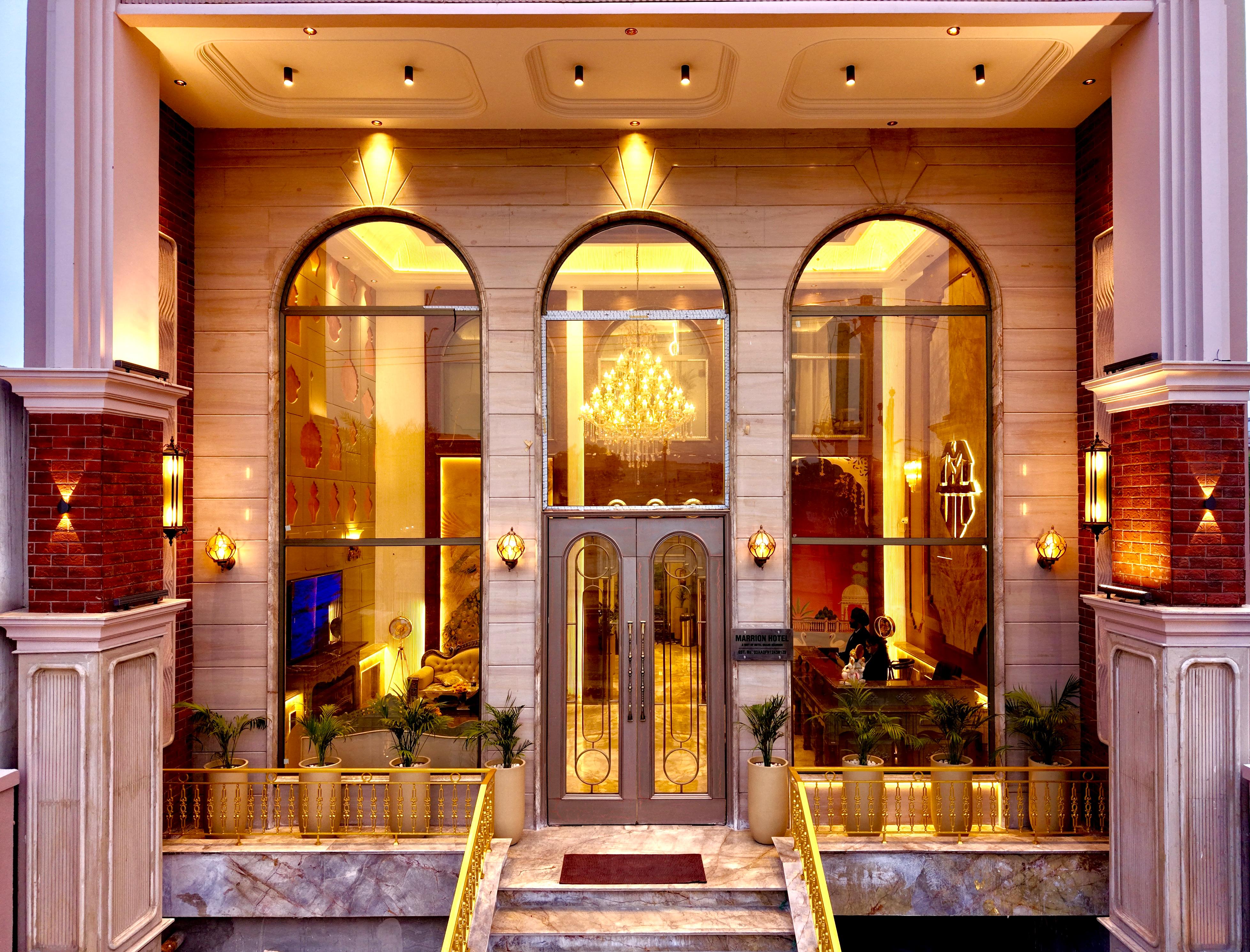 Marrion Hotel - 10 Minutes from Golden Temple - Tap to explore photos