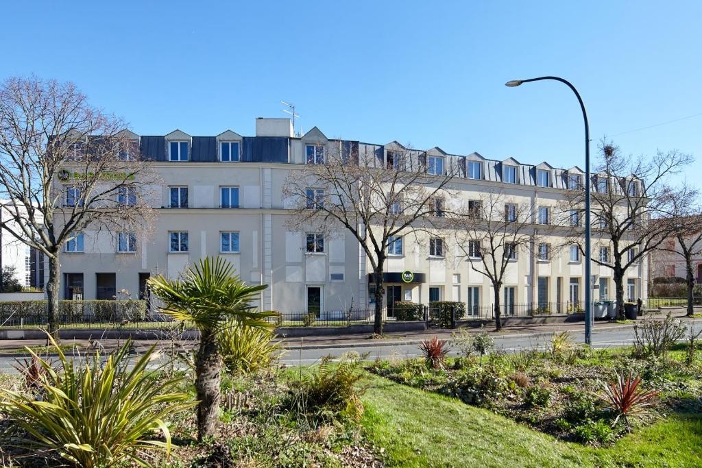 B&B HOTEL Saint-Maur Créteil - Tap to explore photos