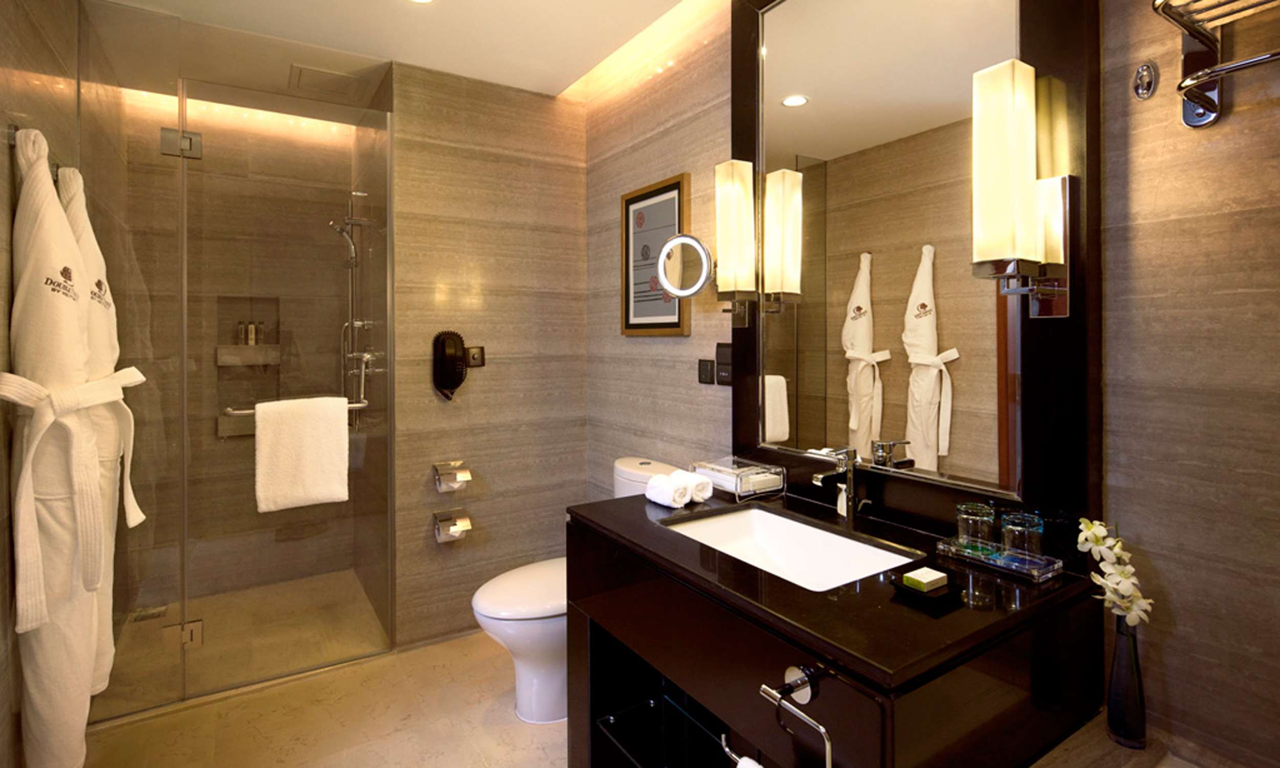 DoubleTree by Hilton Hotel Shenyang - Tap to explore photos