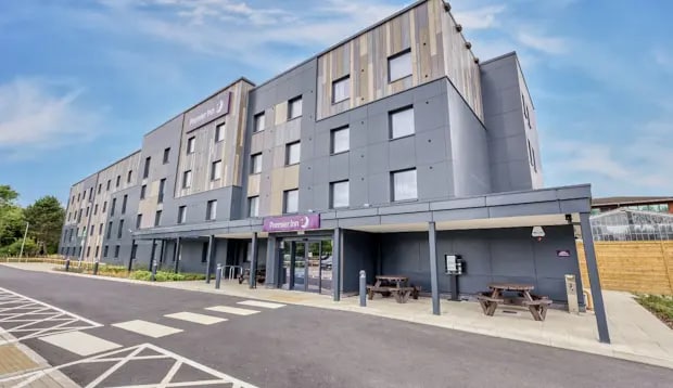 Premier Inn Milton Keynes (Willen Lake) - Tap to explore photos