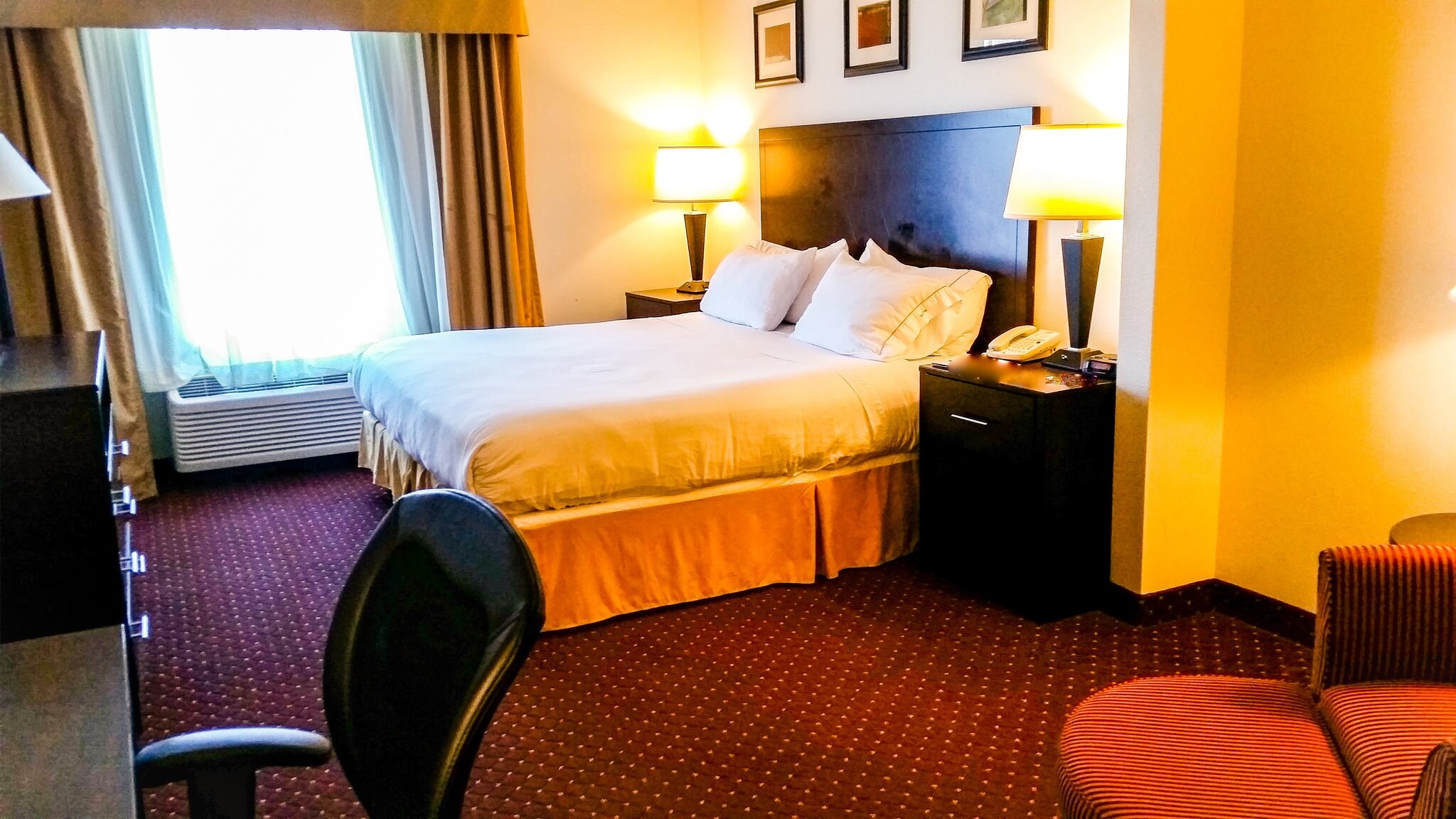 Holiday Inn Express Syracuse Fairgrounds - Tap to explore photos