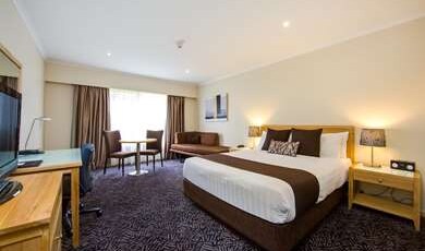 Best Western Plus Hovell Tree Inn Room Type - 1 King Bed, Non-Smoking, Executive Room, Balcony, Smart Tv, Microwave, Espresso Machine
