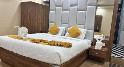 SURMILA INTERNATIONAL HOTEL - ASANSOL Room Type - Deluxe Double Bed with modern amenities