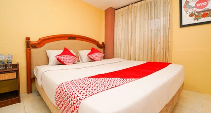 Super OYO Naomi Heritage Room Type - Indonesia Suite Triple Super OYO Naomi Heritage Room Type - Indonesia Suite Triple