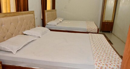 CORRIDOR INN Room Type - FAMILY ROOM WITH PRIVATE BATHROOM