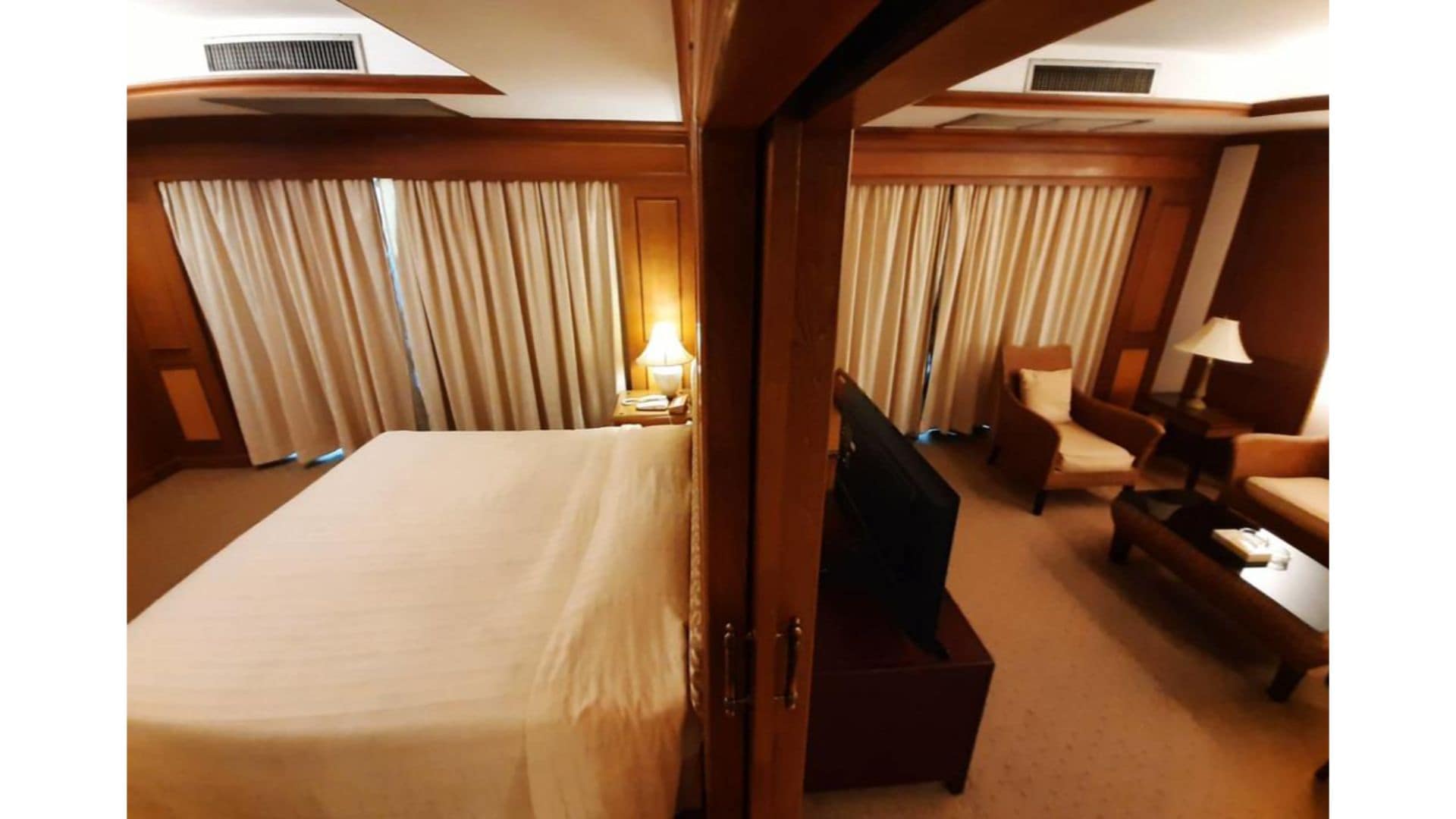 Grand Hotel Pattaya - Tap to explore photos