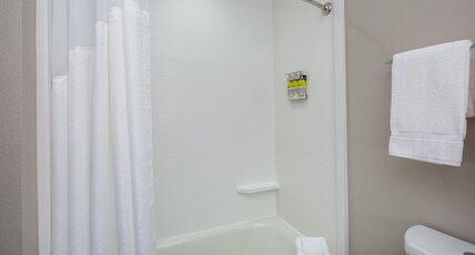  Holiday Inn Express & Suites Surprise, an IHG Hotel Room Type - 1 King Standard