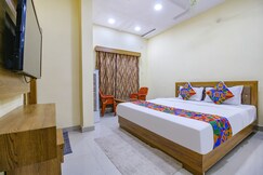 FabHotel Lake Link