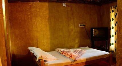 Greenways Treehut & Villas Room Type - Mud House
