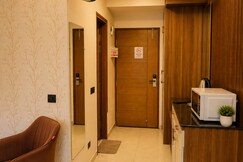 Luxurious Stay at Omaxe Hajratganj