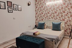 Luxury 2 Bedroom Cottage- Near Ganges by iTvara