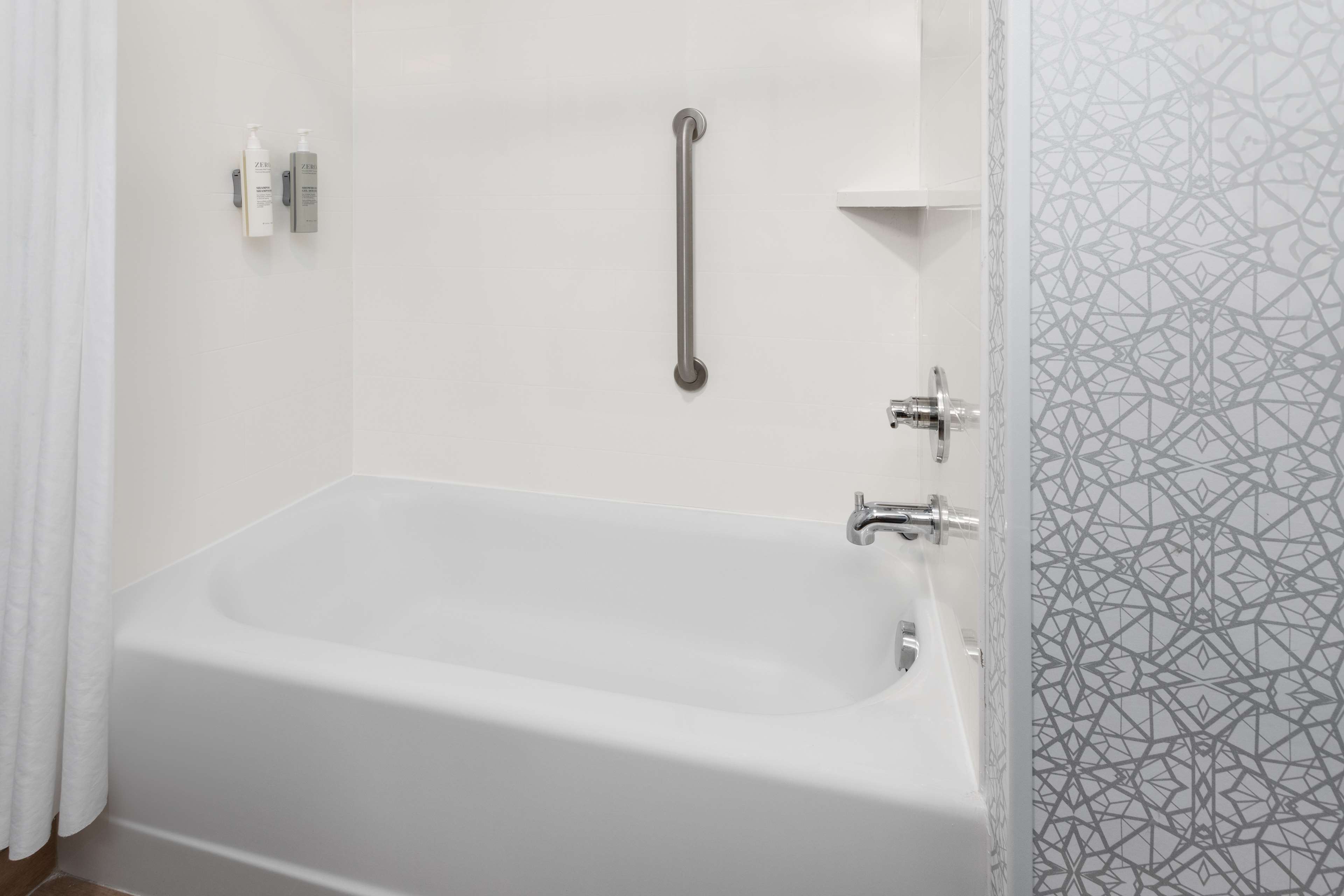 Hampton Inn & Suites by Hilton Saginaw - Tap to explore photos