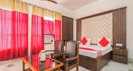 Hotel Vashistha Room Type - Deluxe room (Triple BED)