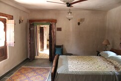 Kunj Rahais Suite