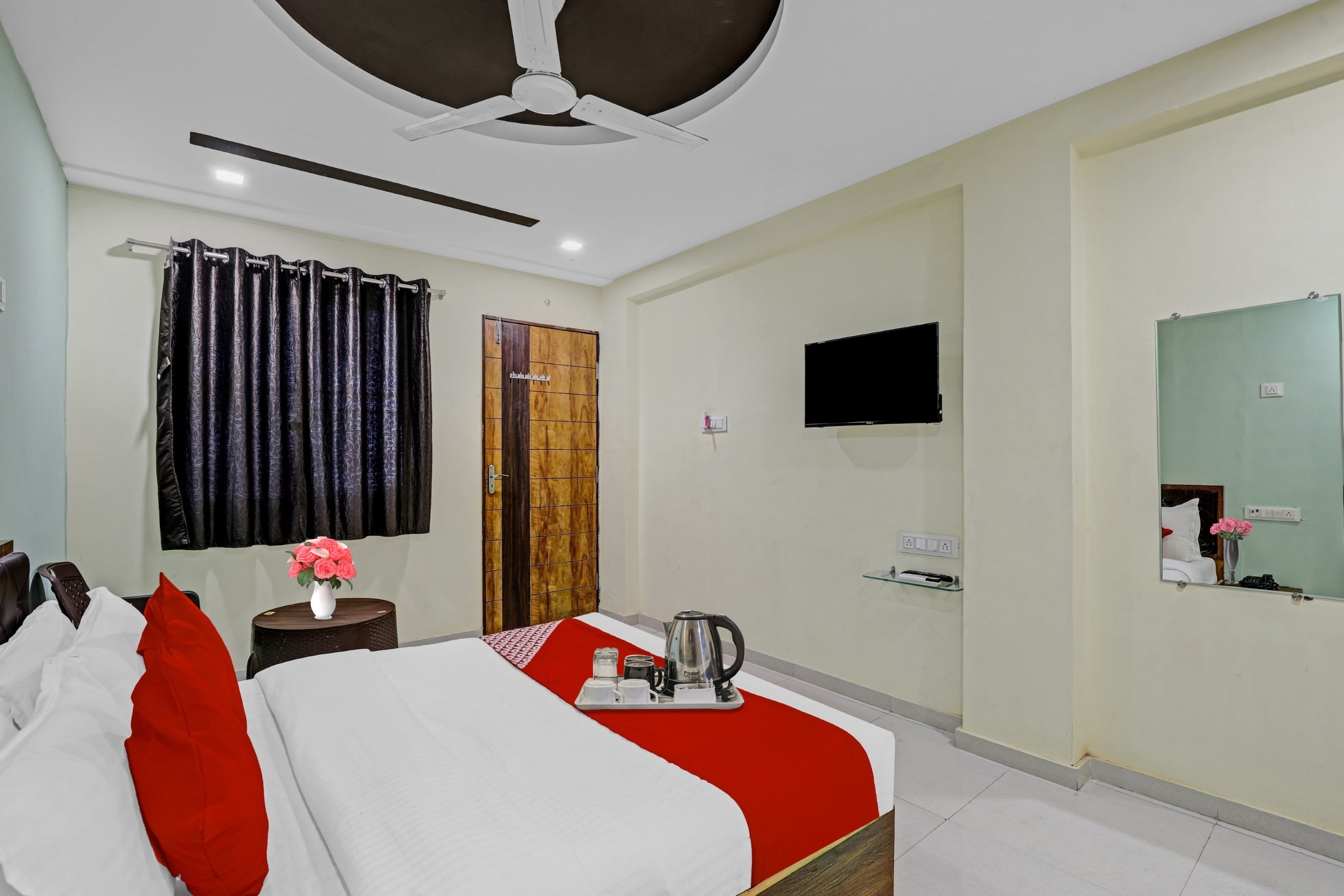Hotel Intercity - Tap to explore photos