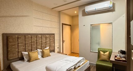 Vallabh Villas Guest House Room Type - Premium Room