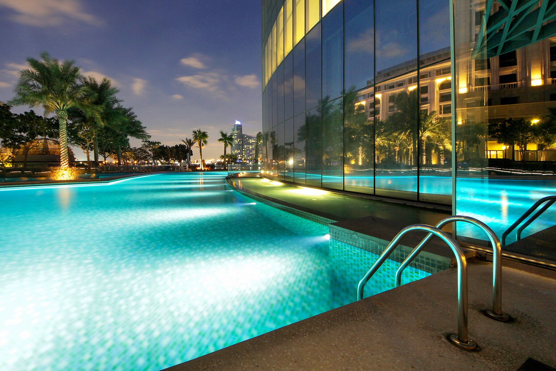 Silk Valley - Luxury 1B close to Creek & Metro - Tap to explore photos