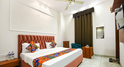 FabHotel K9 Ovilas Room Type - Deluxe Room