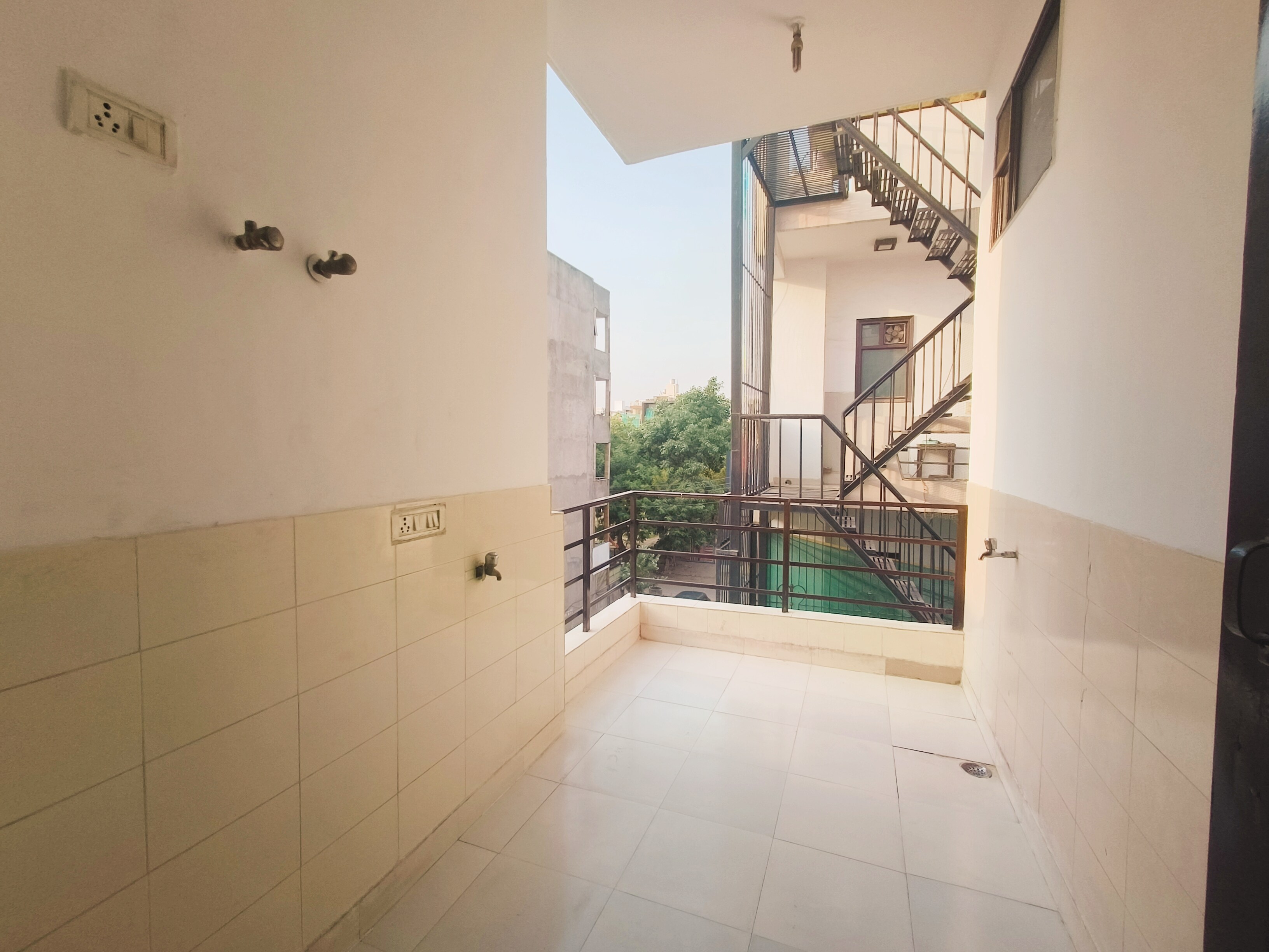 Instay 528 l 3BHK l 2BHK with Pvt. theatre screen - Tap to explore photos