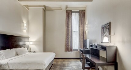 Staybridge Suites BALTIMORE - INNER HARBOR, an IHG hotel Room Type - 1 King Studio Suite