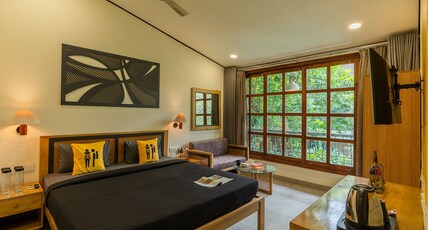 The Hosteller Bam Udaipur, Artist House Room Type - Superior Double Room with Pool View
